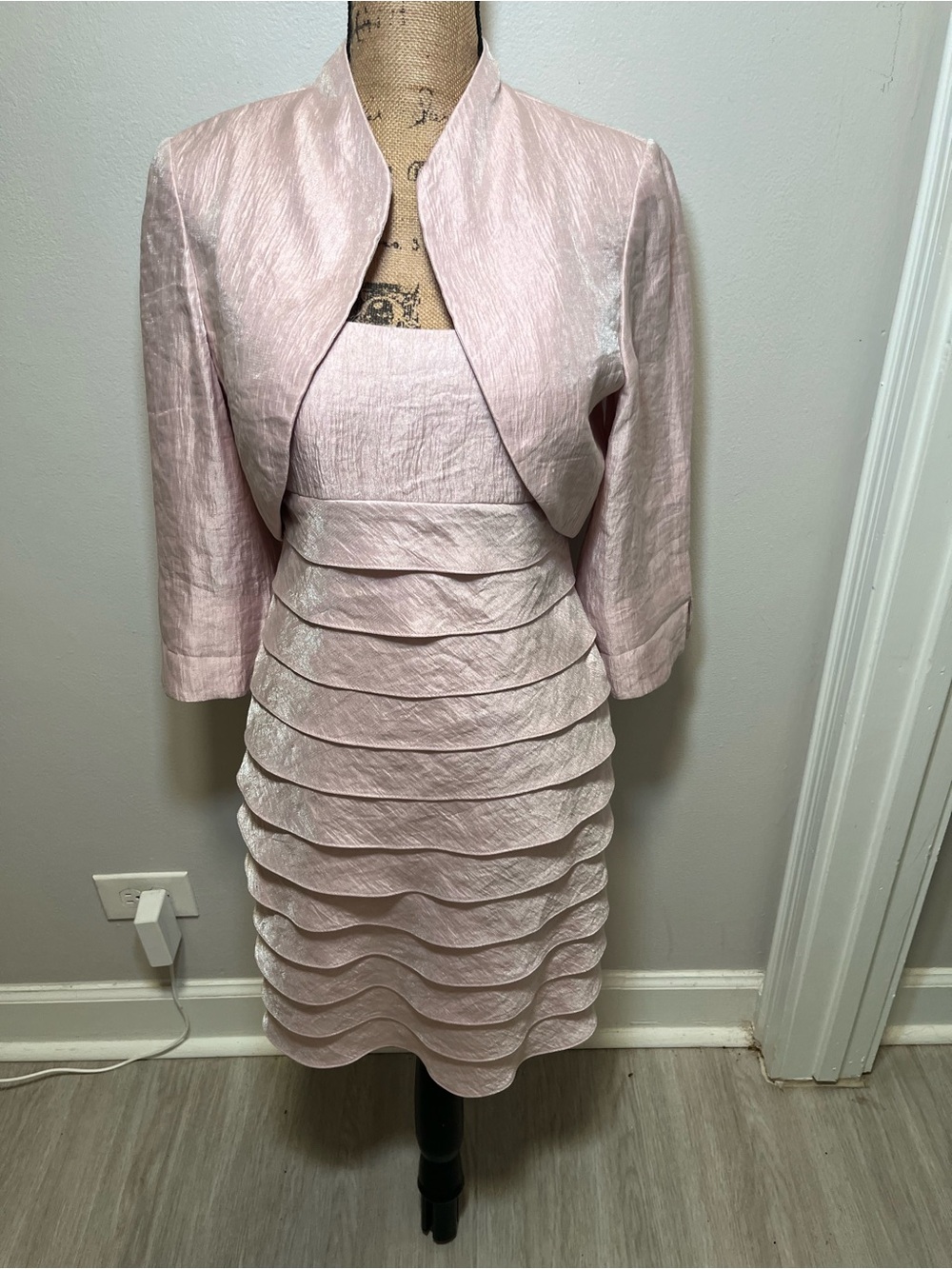 Jessica Howard Metallic Blush Layered Cocktail Dress with Matching Jacket 8P